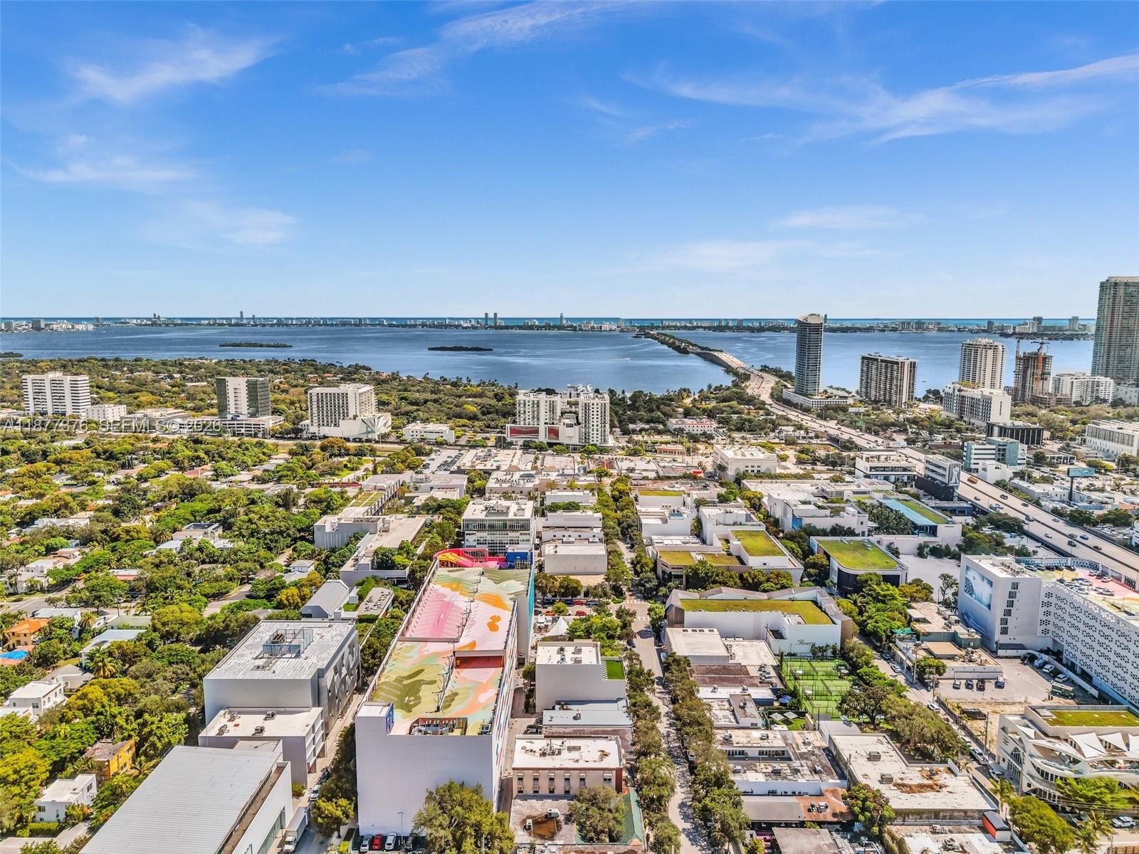 QUADRO CONDO - Residential