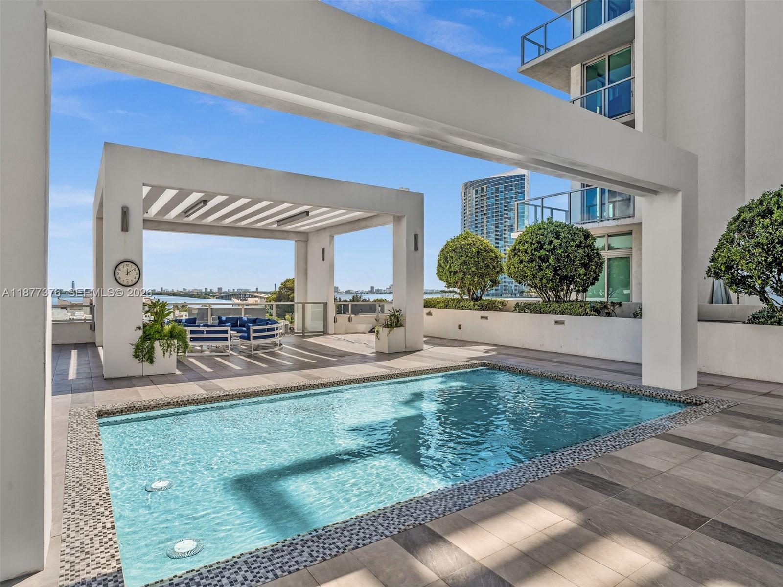 QUADRO CONDO - Residential