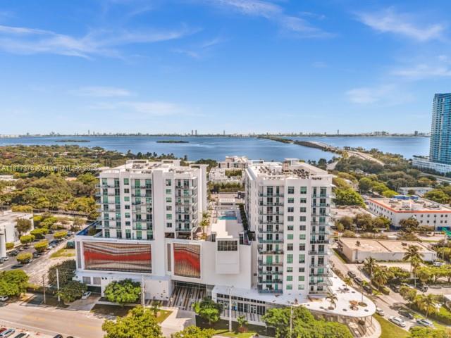 QUADRO CONDO - Residential