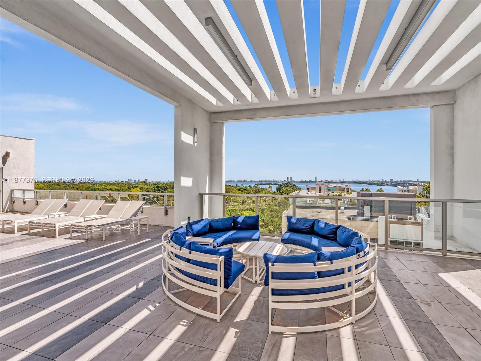 QUADRO CONDO - Residential