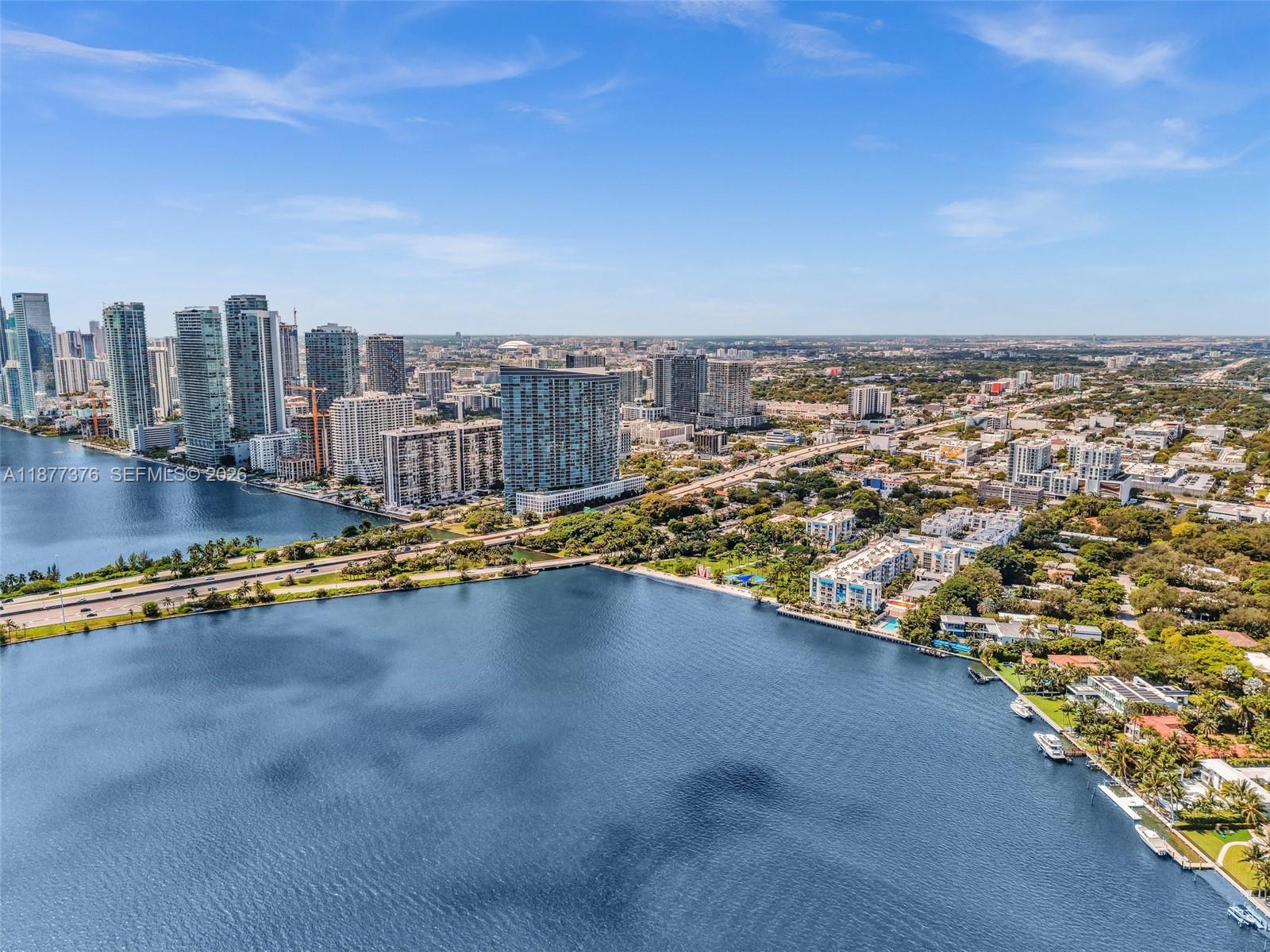 QUADRO CONDO - Residential