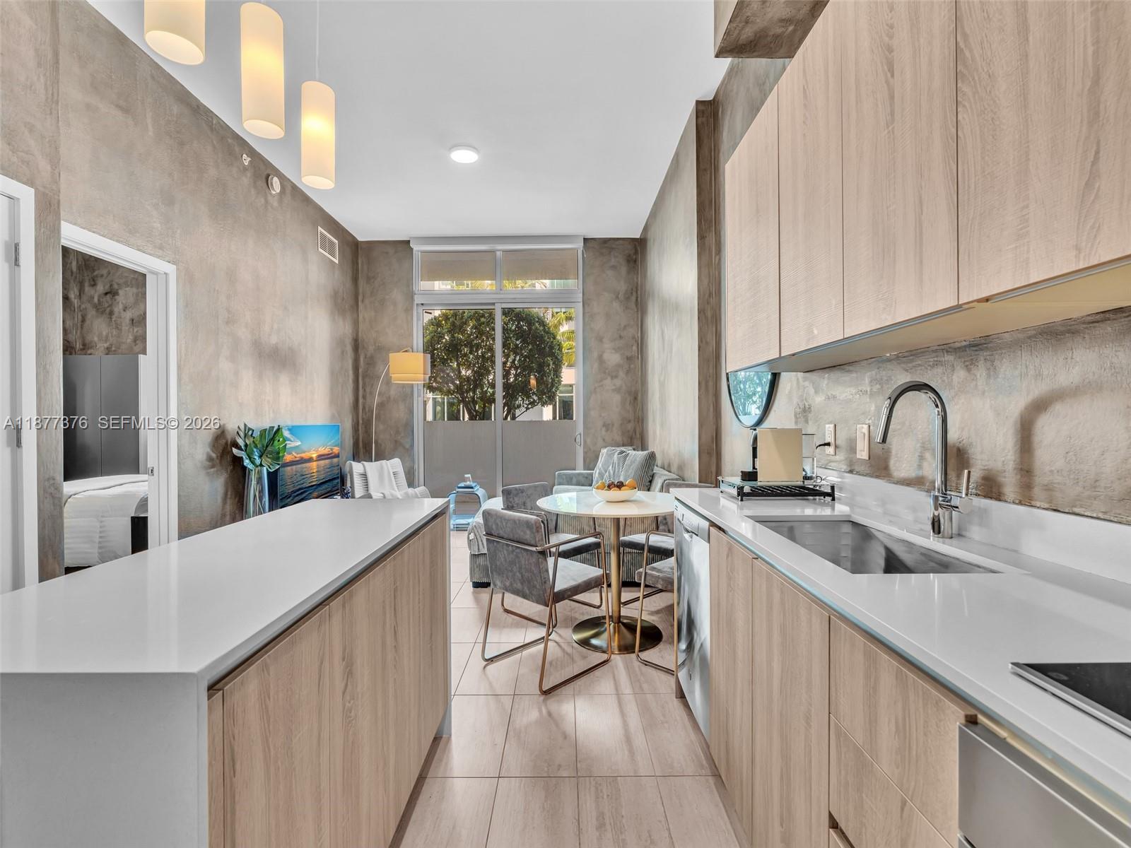 QUADRO CONDO - Residential