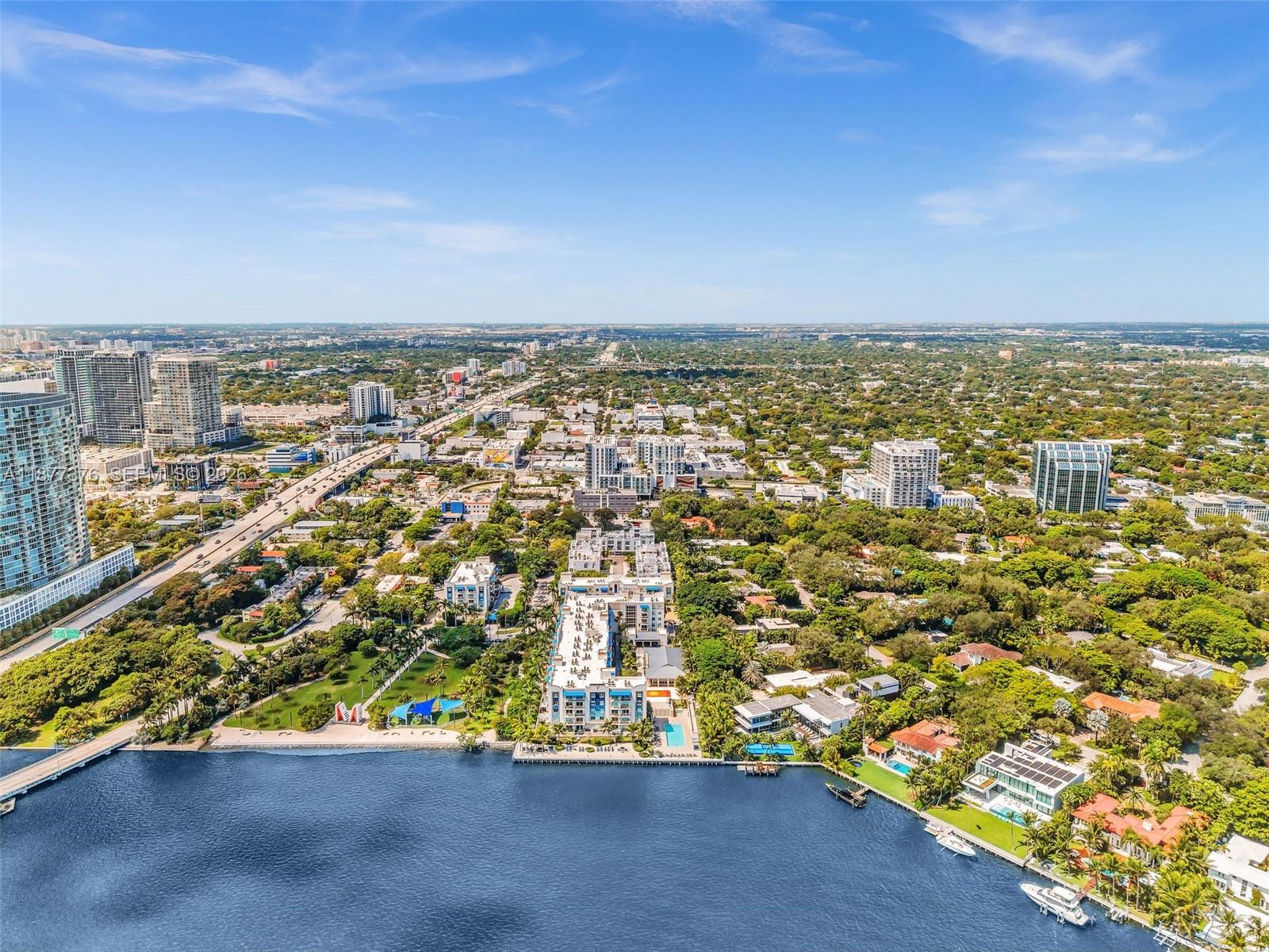 QUADRO CONDO - Residential