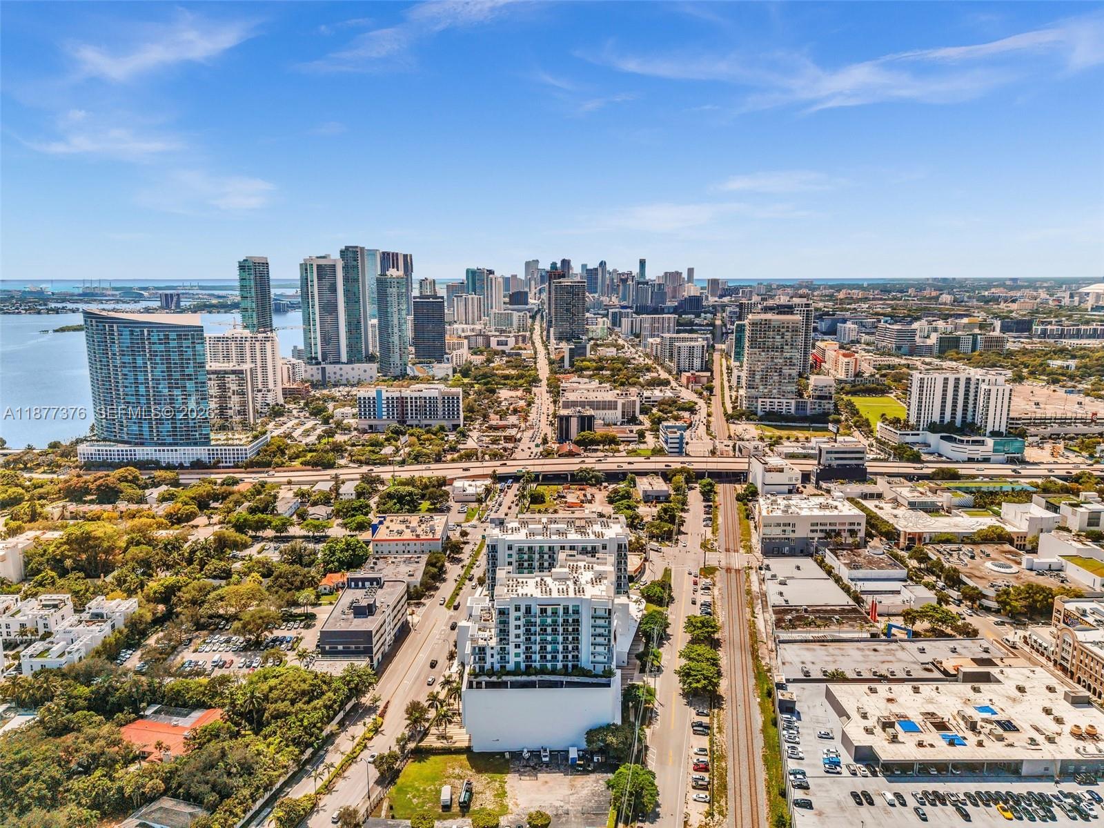 QUADRO CONDO - Residential