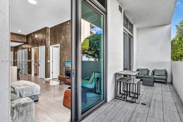 QUADRO CONDO - Residential