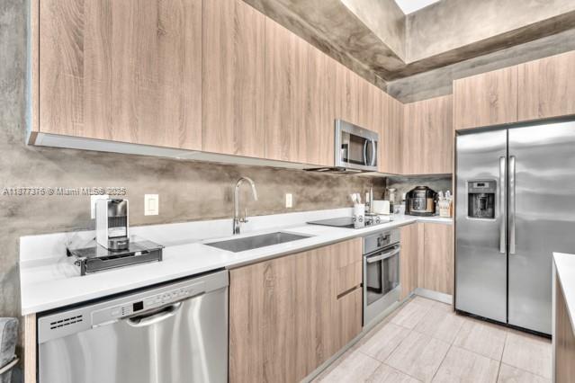 QUADRO CONDO - Residential