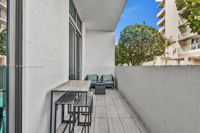 QUADRO CONDO - Residential