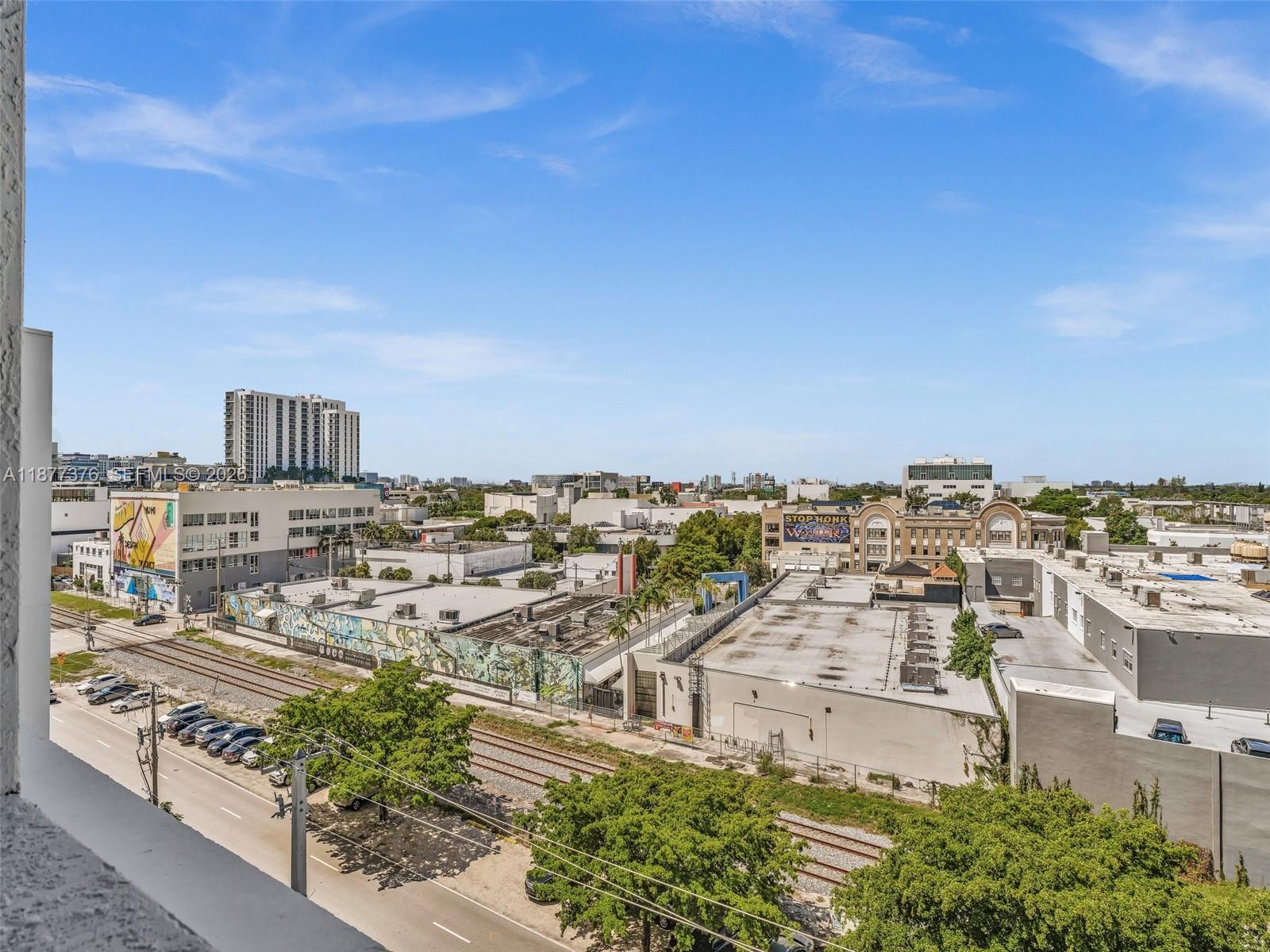 QUADRO CONDO - Residential