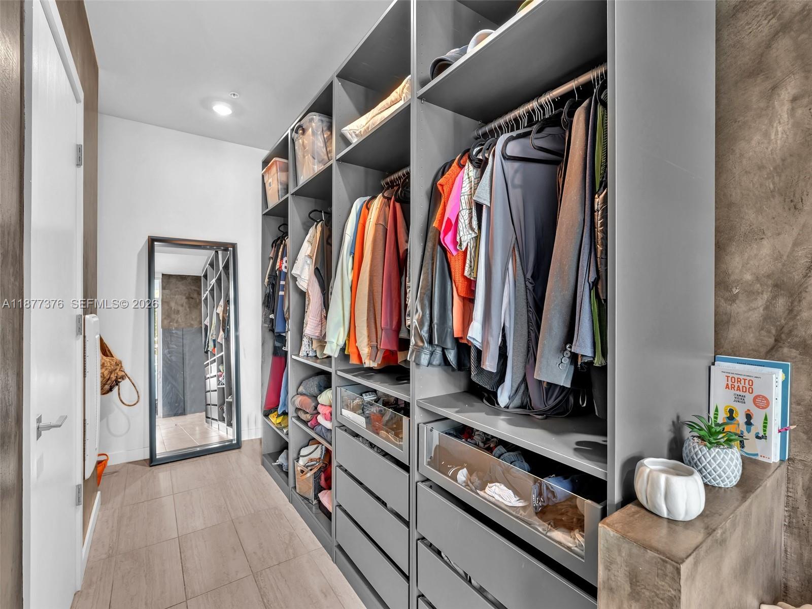 QUADRO CONDO - Residential