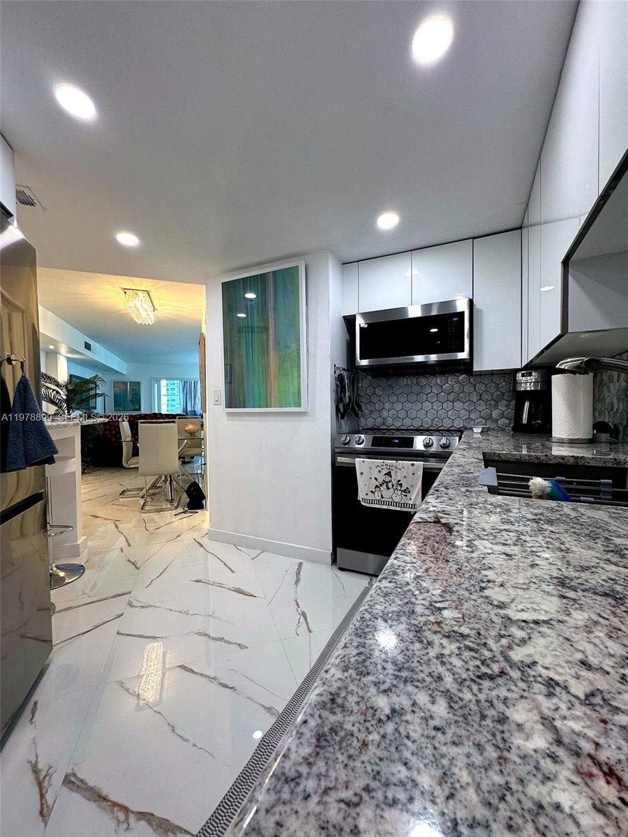 999 Brickell Bay Dr 710