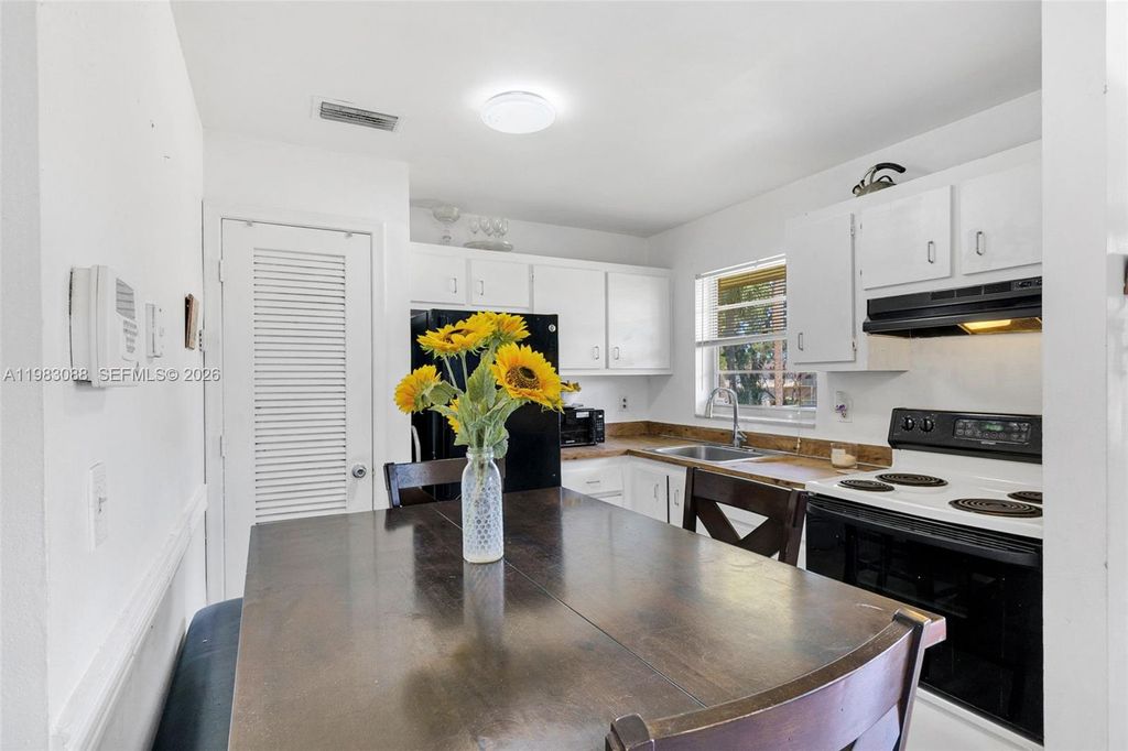 Photo of 5150 NE 6th Ave #117, Oakland Park, FL 33334 (MLS # A11983088)