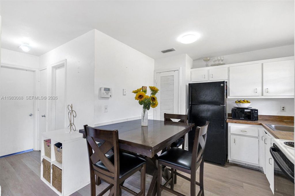 Photo of 5150 NE 6th Ave #117, Oakland Park, FL 33334 (MLS # A11983088)