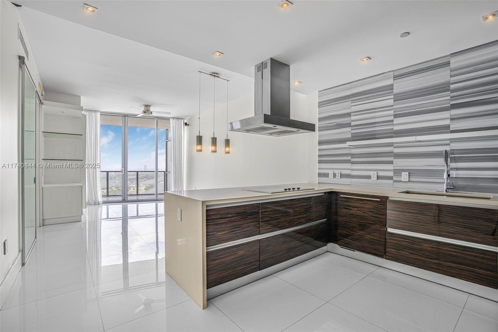 MARQUIS CONDO - Residential