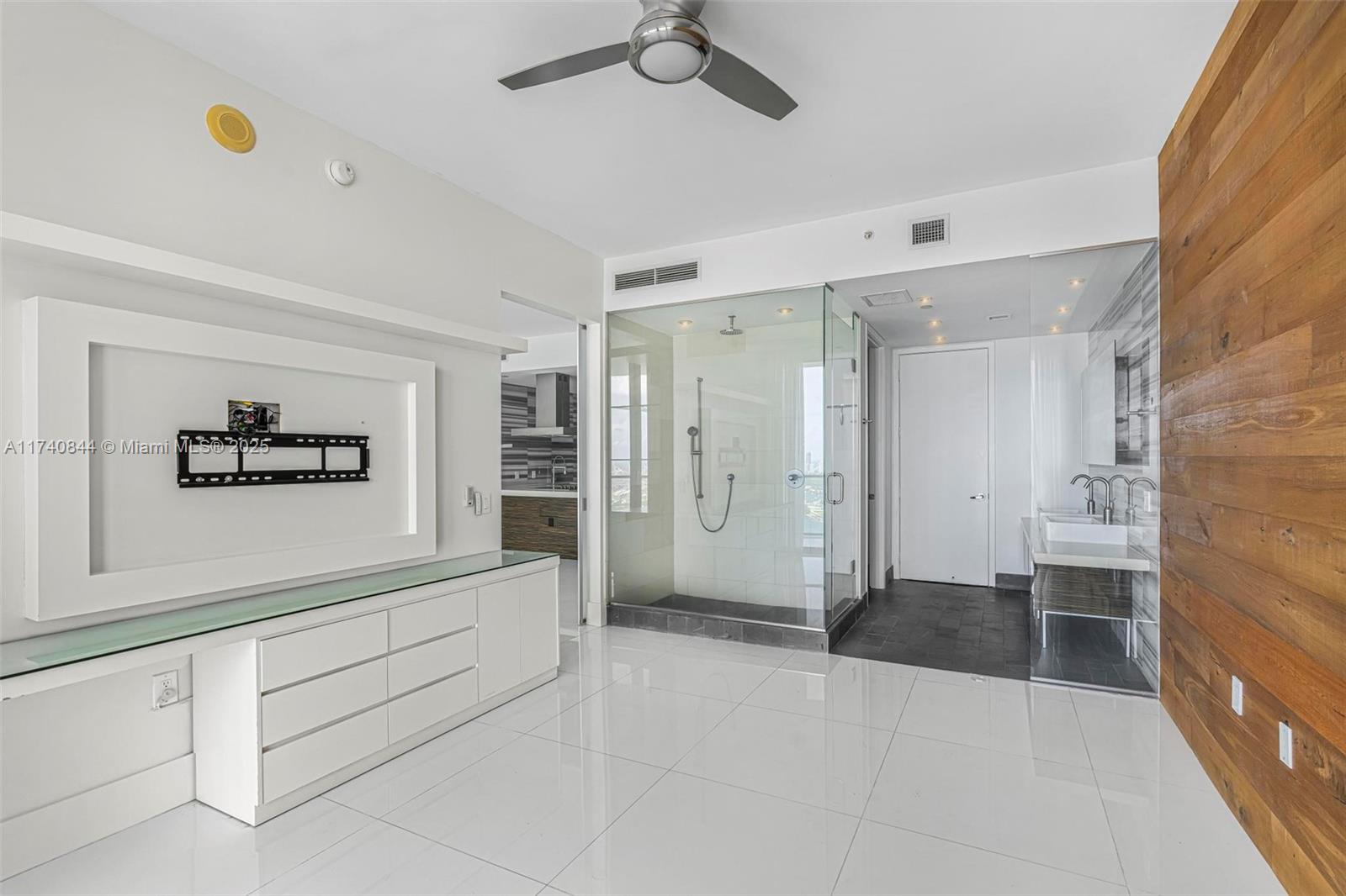 MARQUIS CONDO - Residential