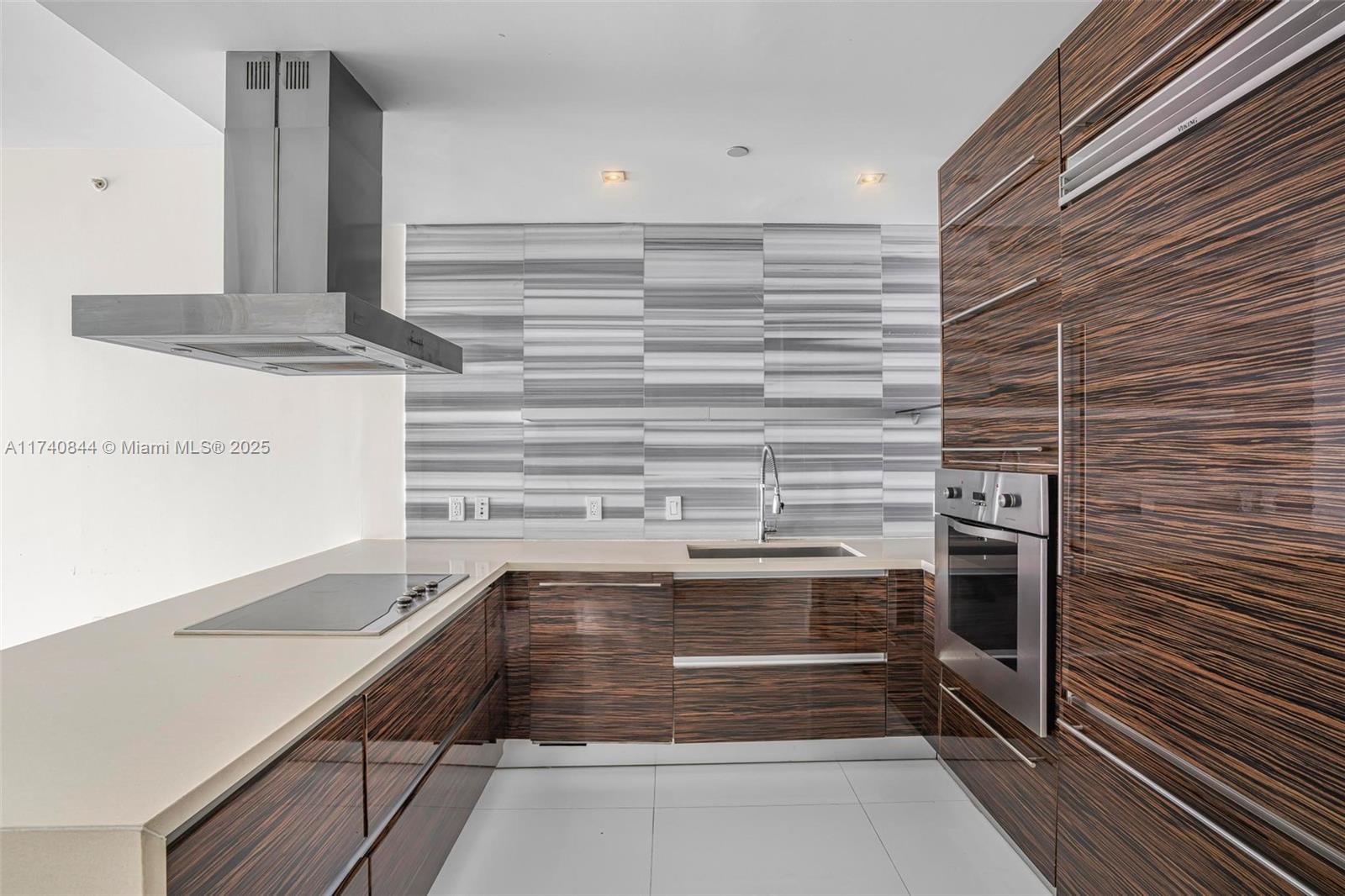 MARQUIS CONDO - Residential