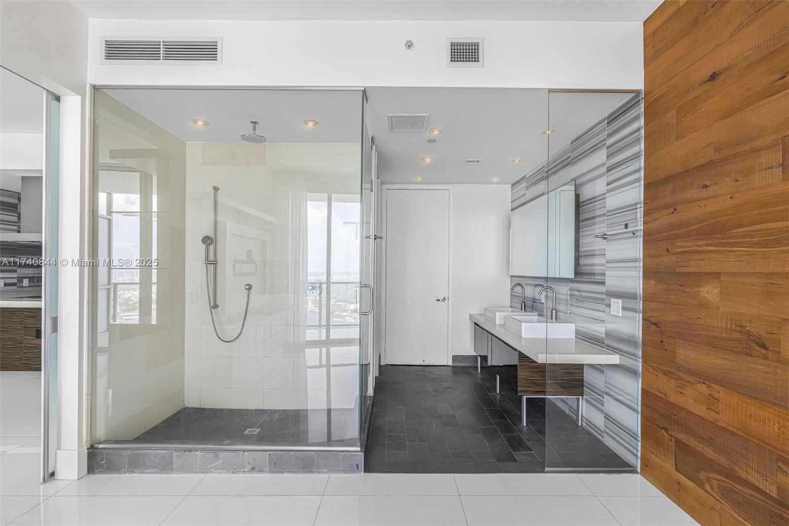 MARQUIS CONDO - Residential