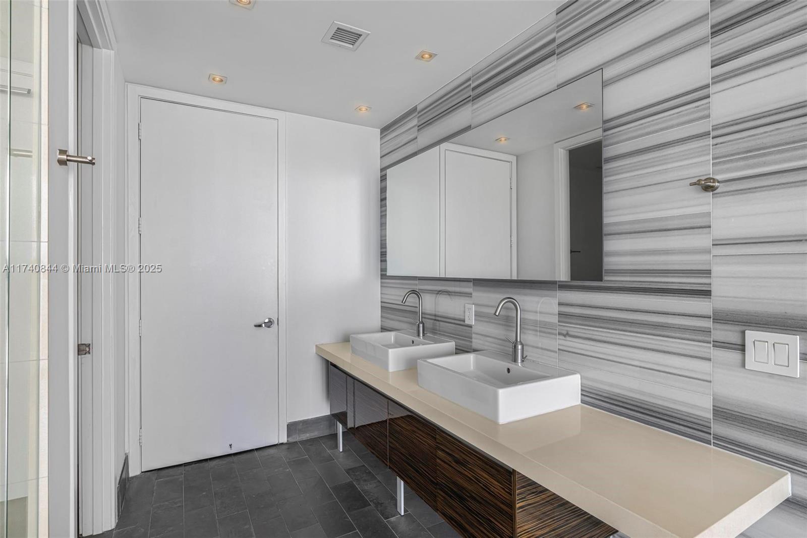 MARQUIS CONDO - Residential