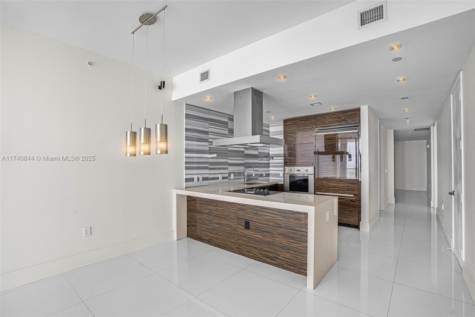MARQUIS CONDO - Residential