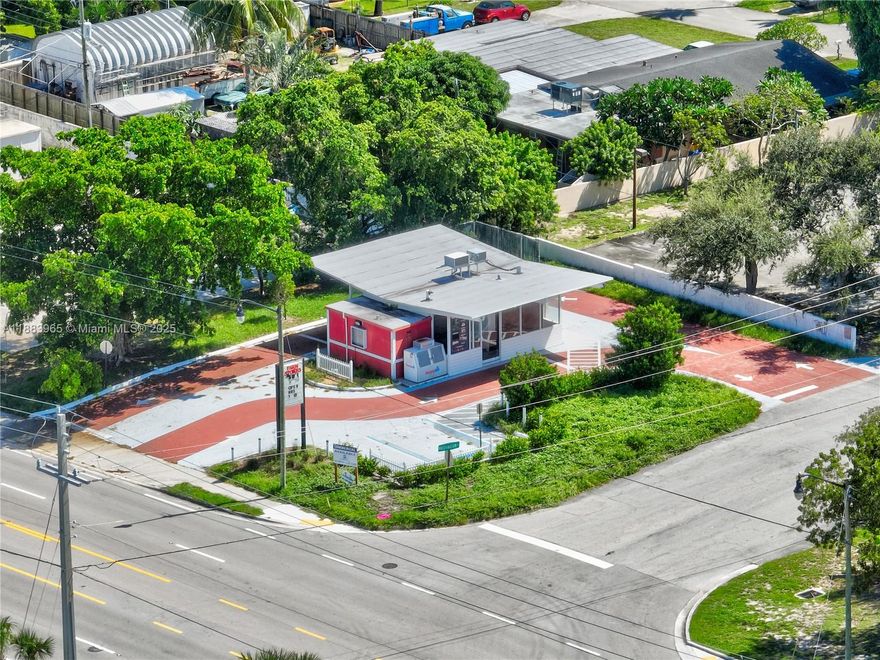 Proudly presenting a unique investment opportunity at 1116 Hypoluxo Road, Lantana, FL. This one of a kind vacant retail property, formerly a “Farm Stores” drive-thru store, is now available for redevelopment or rebranding tailored to a variety of drive-thru oriented businesses. The property’s strategic location and inherent flexibility make it an ideal choice for investors looking to capitalize on Lantana’s growing commercial landscape.