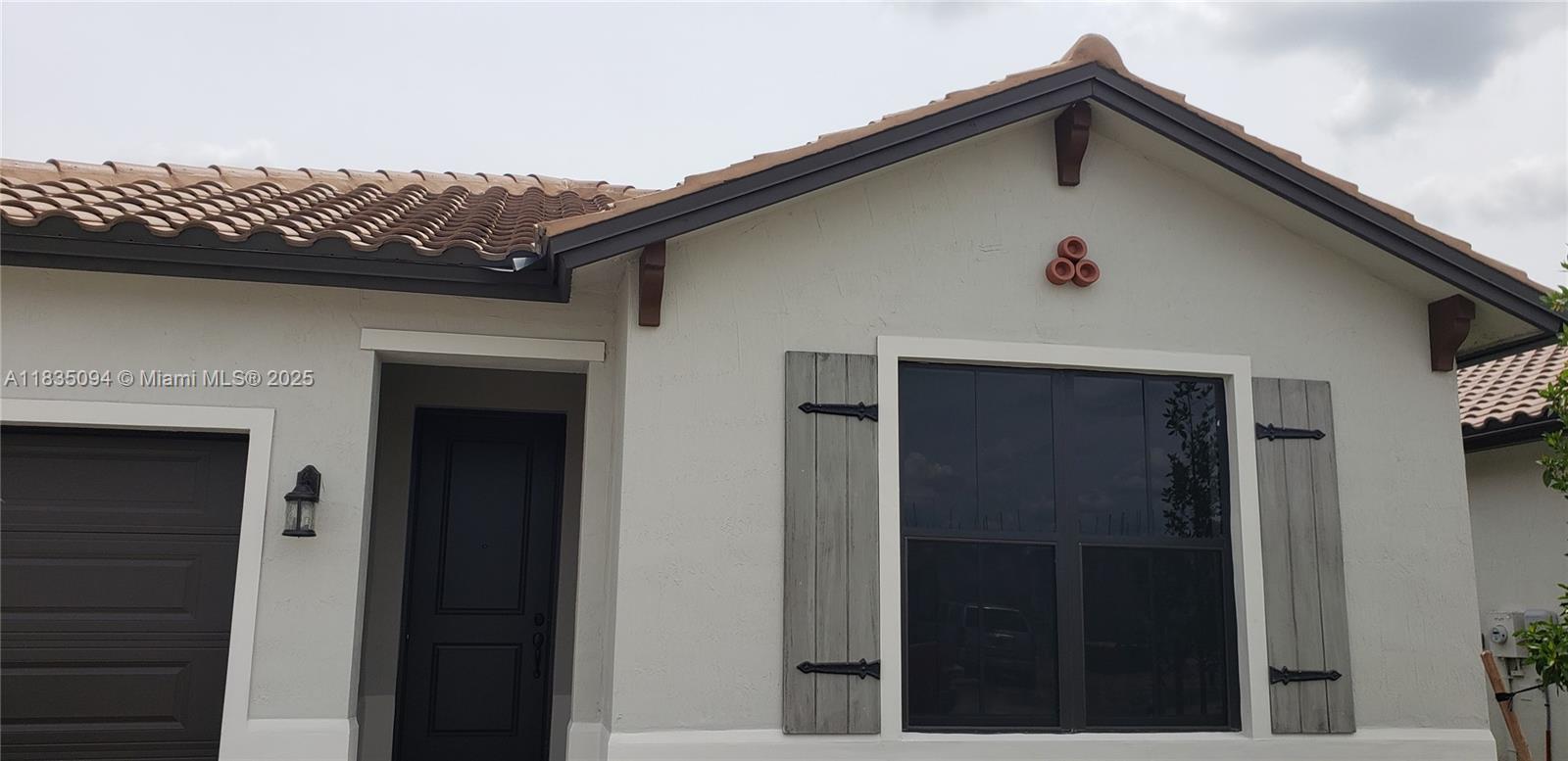 Beautiful Huntington model with a two car driveway and 1 car garage, open floor plan, lakeview, split bedroom plan, State of Art club house with Olympic sized pool, pickle ball court, barbecue area, Gym and much more.