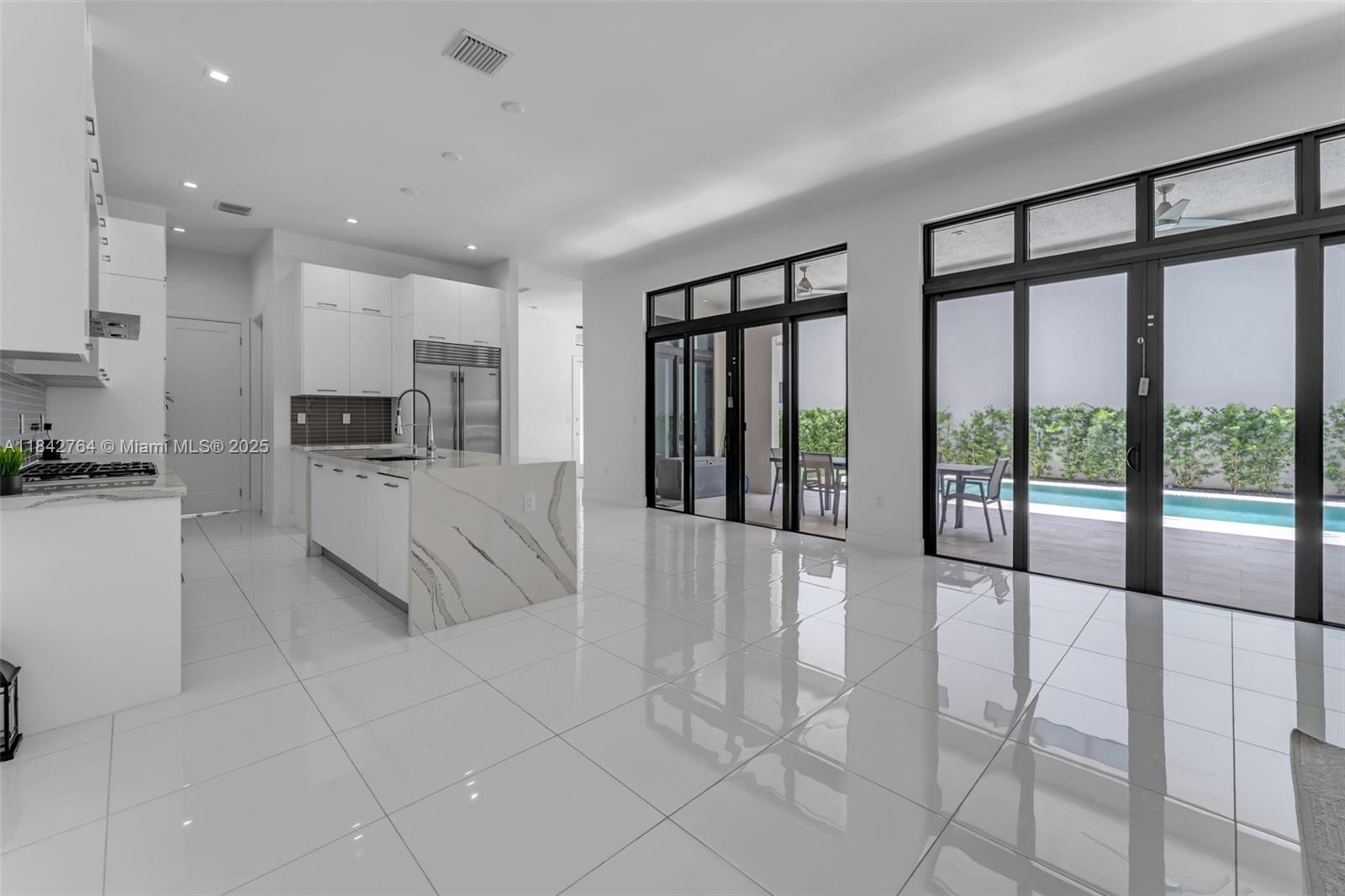 8109 NW 48th Ter