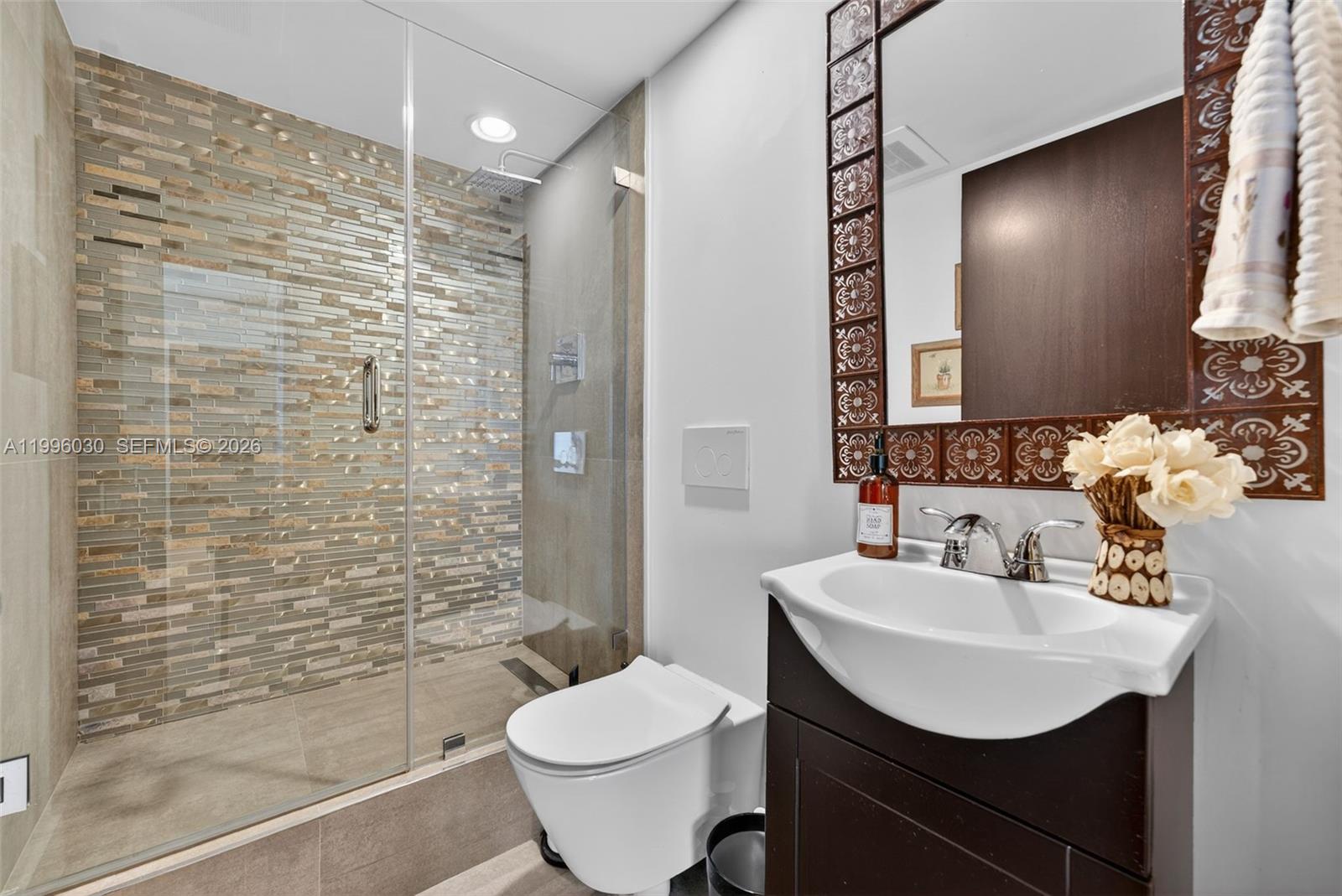 APOGEE BEACH CONDOMINIUM - Residential