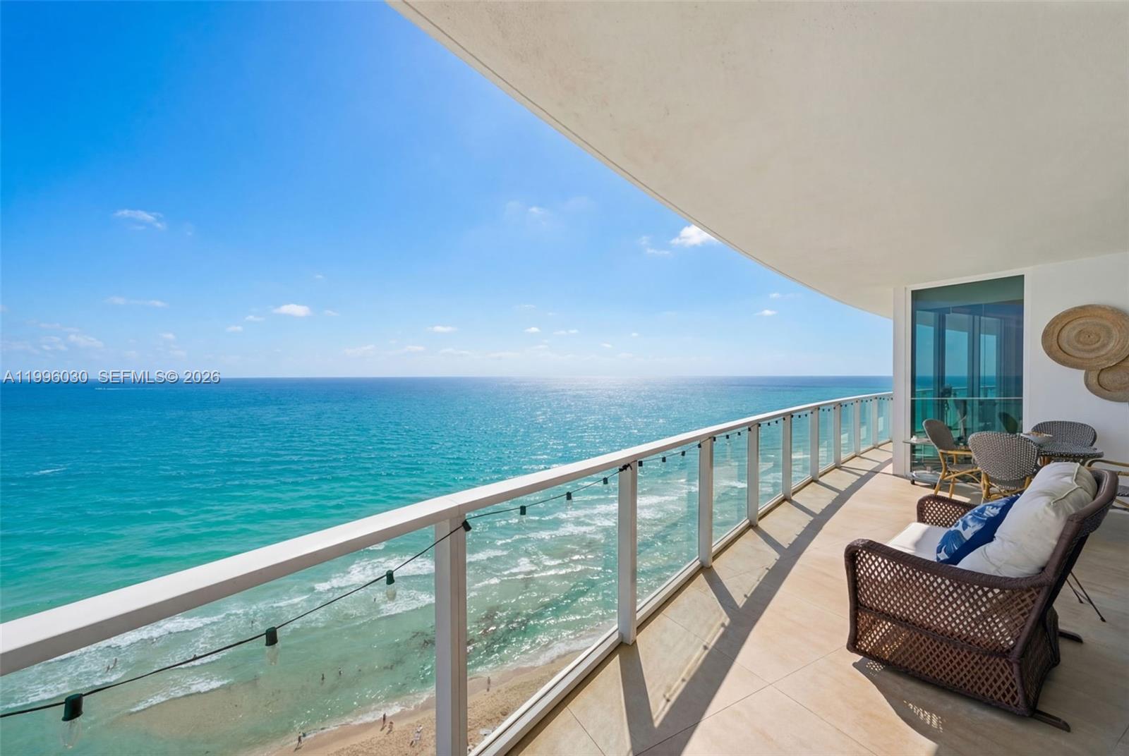 APOGEE BEACH CONDOMINIUM - Residential