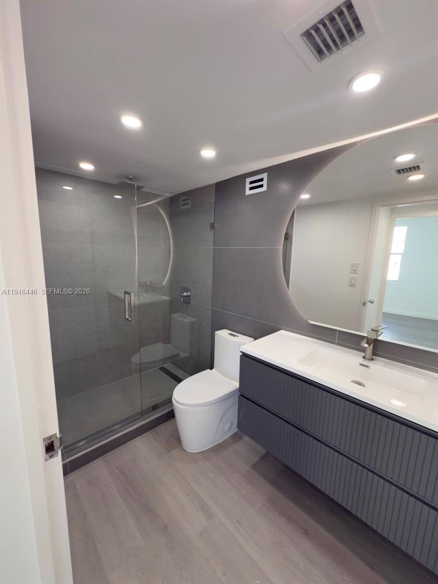 CARLISLE ON THE OCEAN CON - Residential