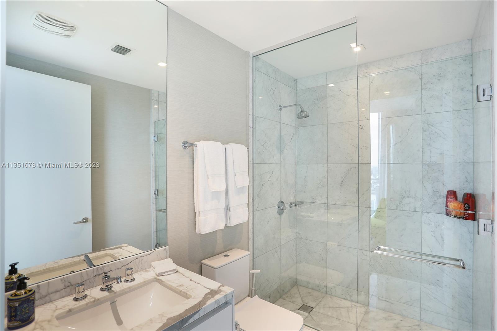 JADE SIGNATURE CONDO - Residential