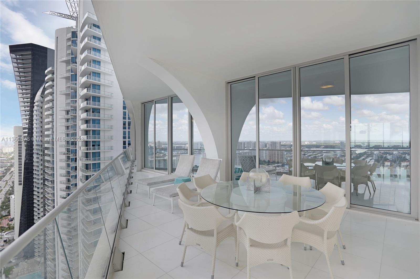 JADE SIGNATURE CONDO - Residential