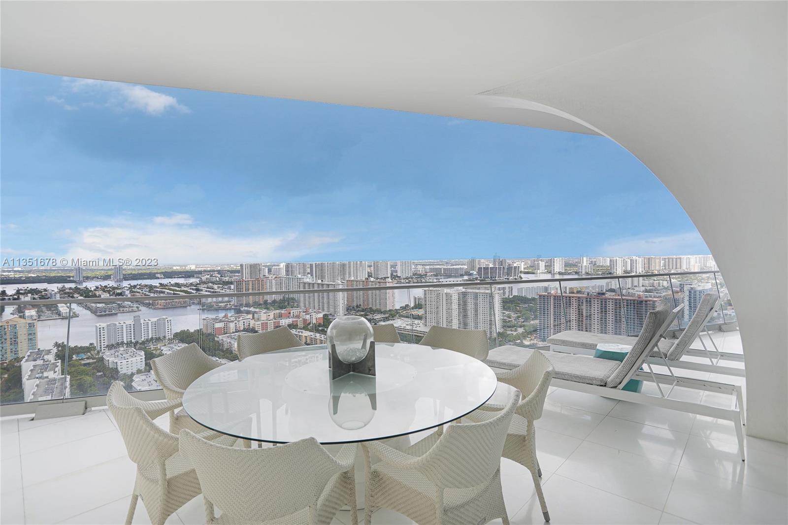 JADE SIGNATURE CONDO - Residential