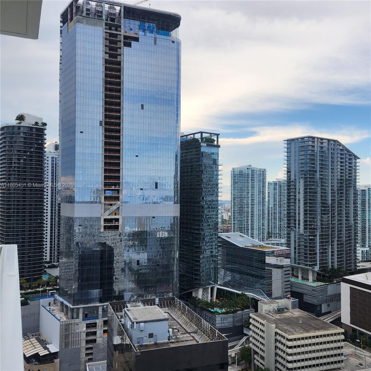 THE PLAZA 851 BRICKELL CO - Residential Lease