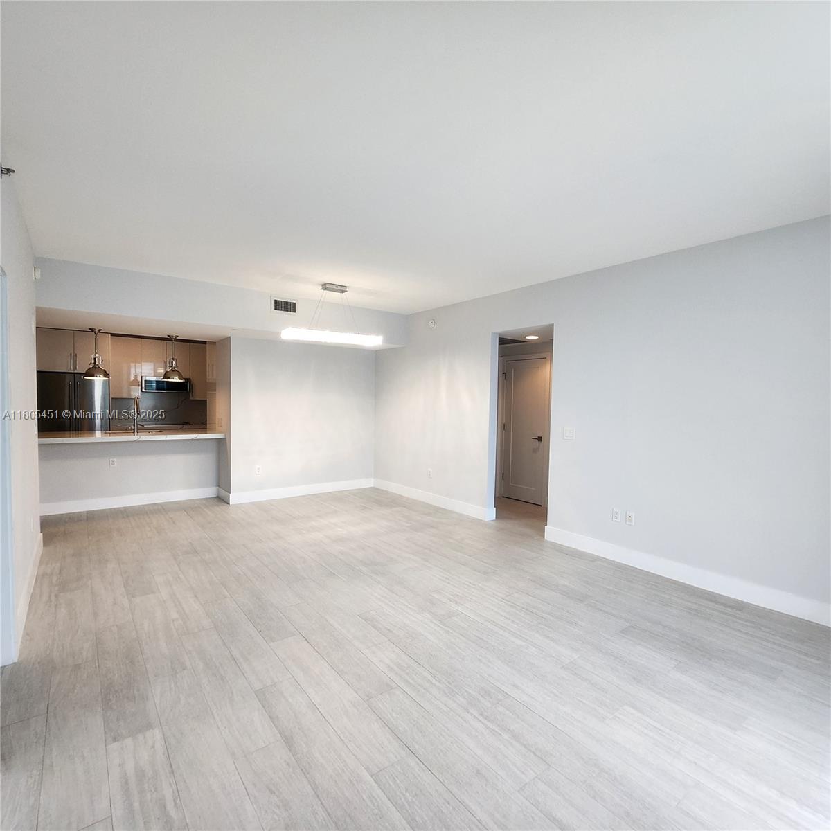 THE PLAZA 851 BRICKELL CO - Residential Lease