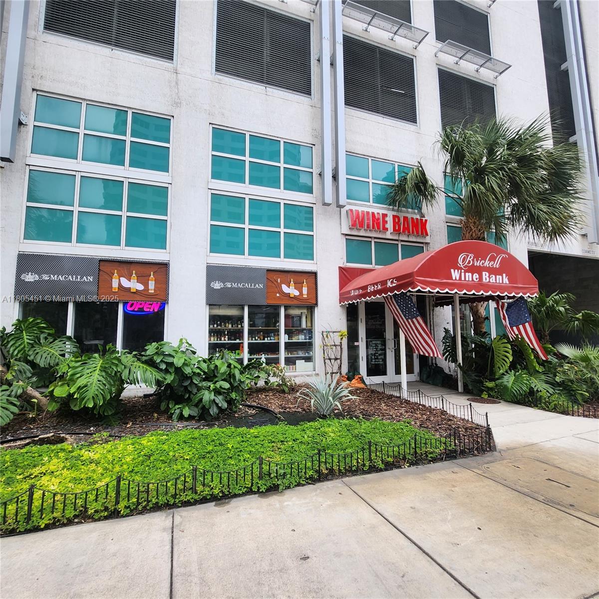 THE PLAZA 851 BRICKELL CO - Residential Lease