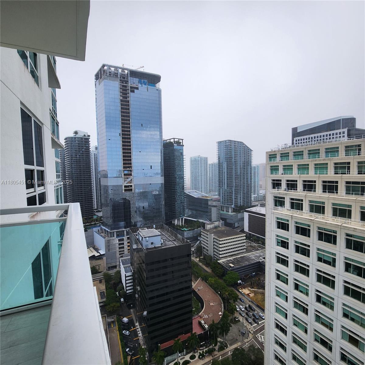 THE PLAZA 851 BRICKELL CO - Residential Lease