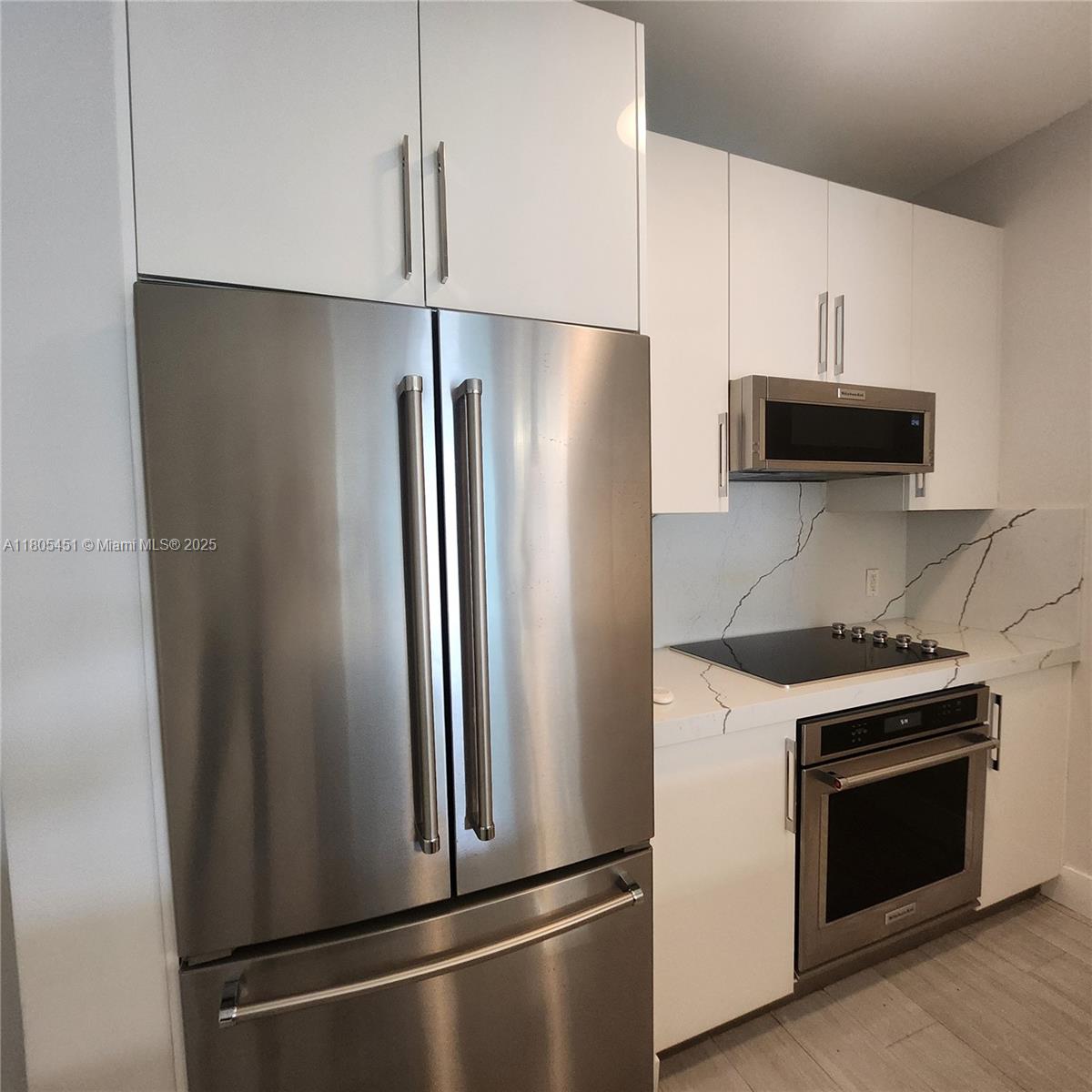 THE PLAZA 851 BRICKELL CO - Residential Lease