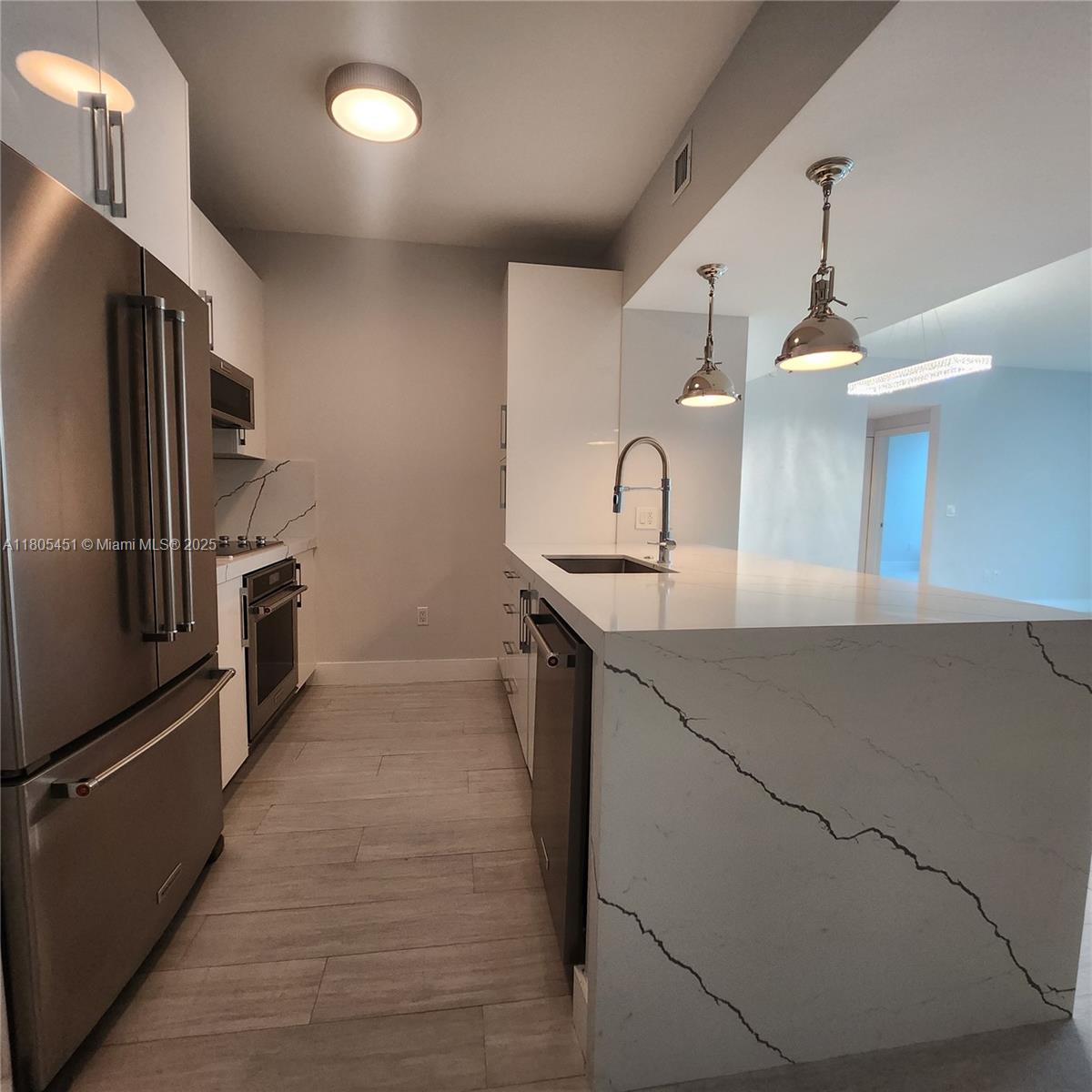 THE PLAZA 851 BRICKELL CO - Residential Lease
