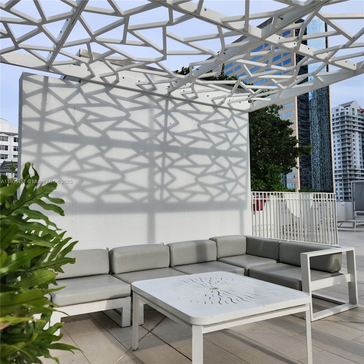 THE PLAZA 851 BRICKELL CO - Residential Lease