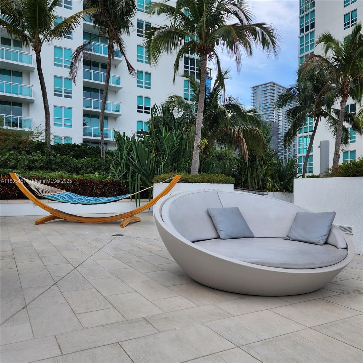 THE PLAZA 851 BRICKELL CO - Residential Lease