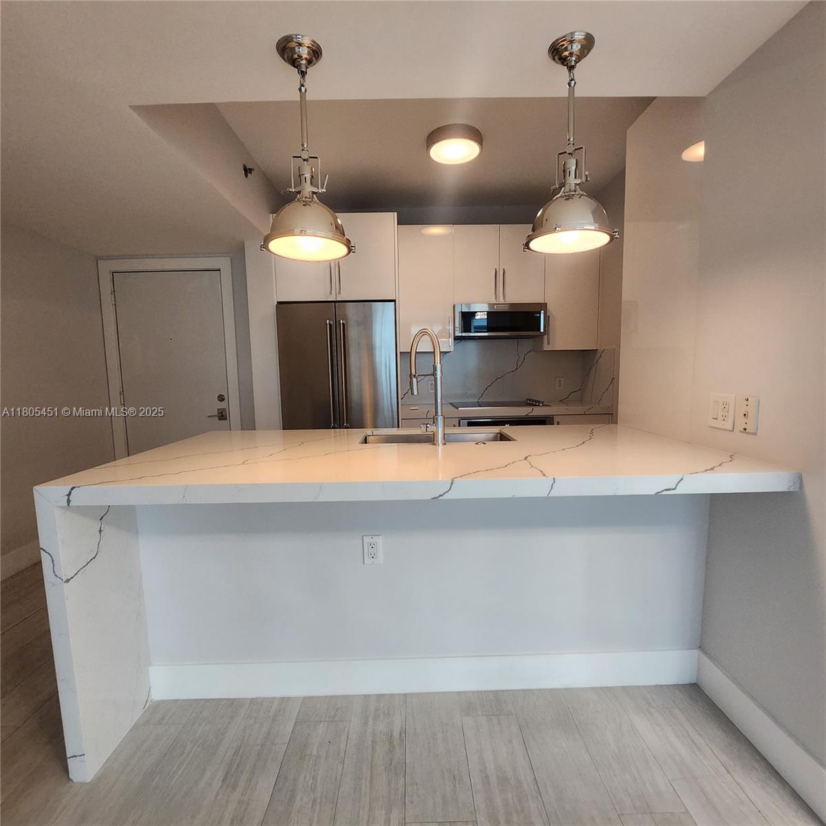 THE PLAZA 851 BRICKELL CO - Residential Lease