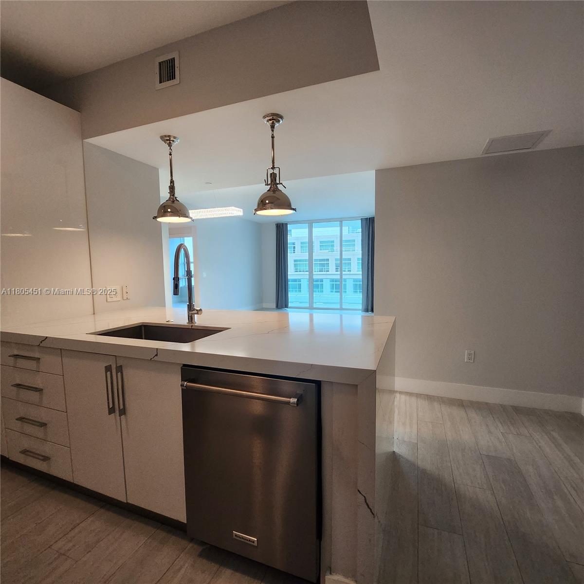 THE PLAZA 851 BRICKELL CO - Residential Lease