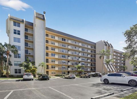 Tiny photo for 3300 W Rolling Hills Cir #606, Davie, FL 33328 (MLS # A12008192)