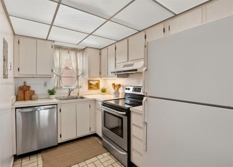 Tiny photo for 3300 W Rolling Hills Cir #606, Davie, FL 33328 (MLS # A12008192)