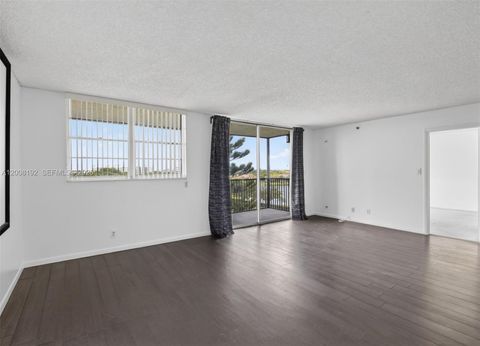 Tiny photo for 3300 W Rolling Hills Cir #606, Davie, FL 33328 (MLS # A12008192)