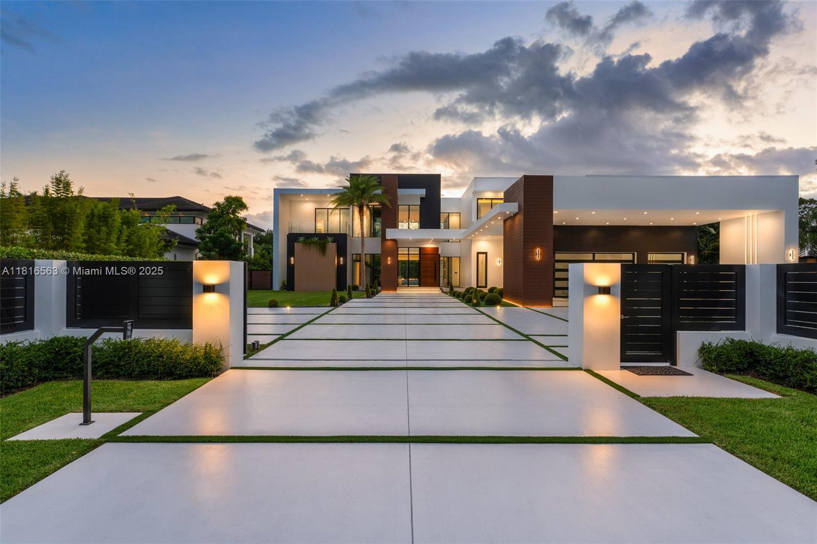 6900 Sw 72nd Ct, Miami, Broward County, Florida - 6 Bedrooms  
8 Bathrooms - 