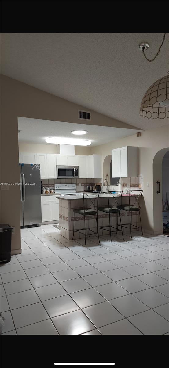 LAKES OF PALM SPRINGS - Residential Lease