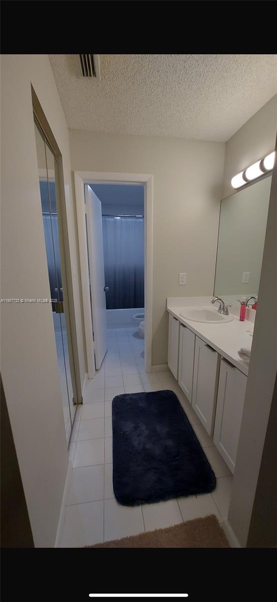 LAKES OF PALM SPRINGS - Residential Lease