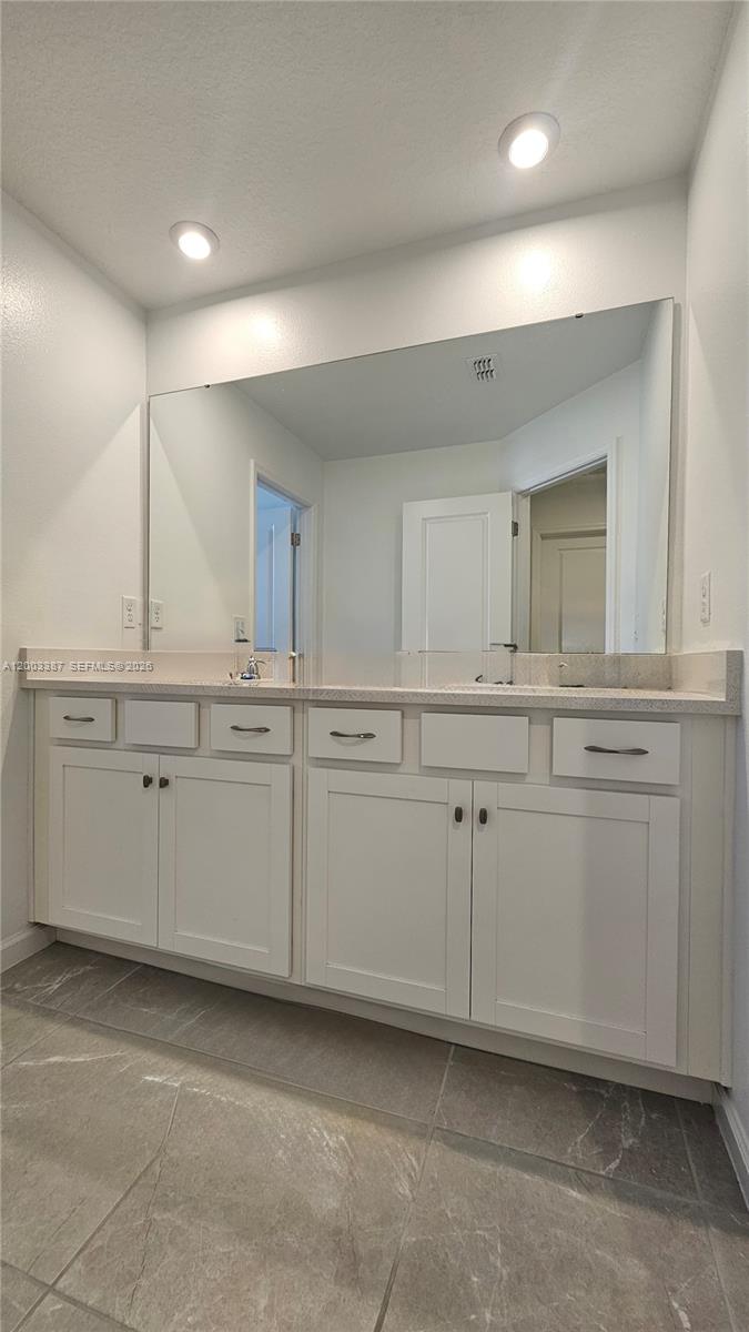 MERIDIANS PARK - Residential Lease