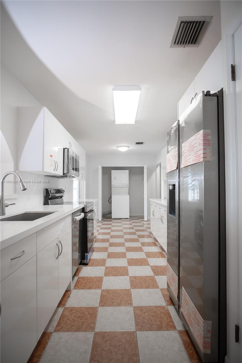 LAKE MARKS AT WESTWIND - Residential
