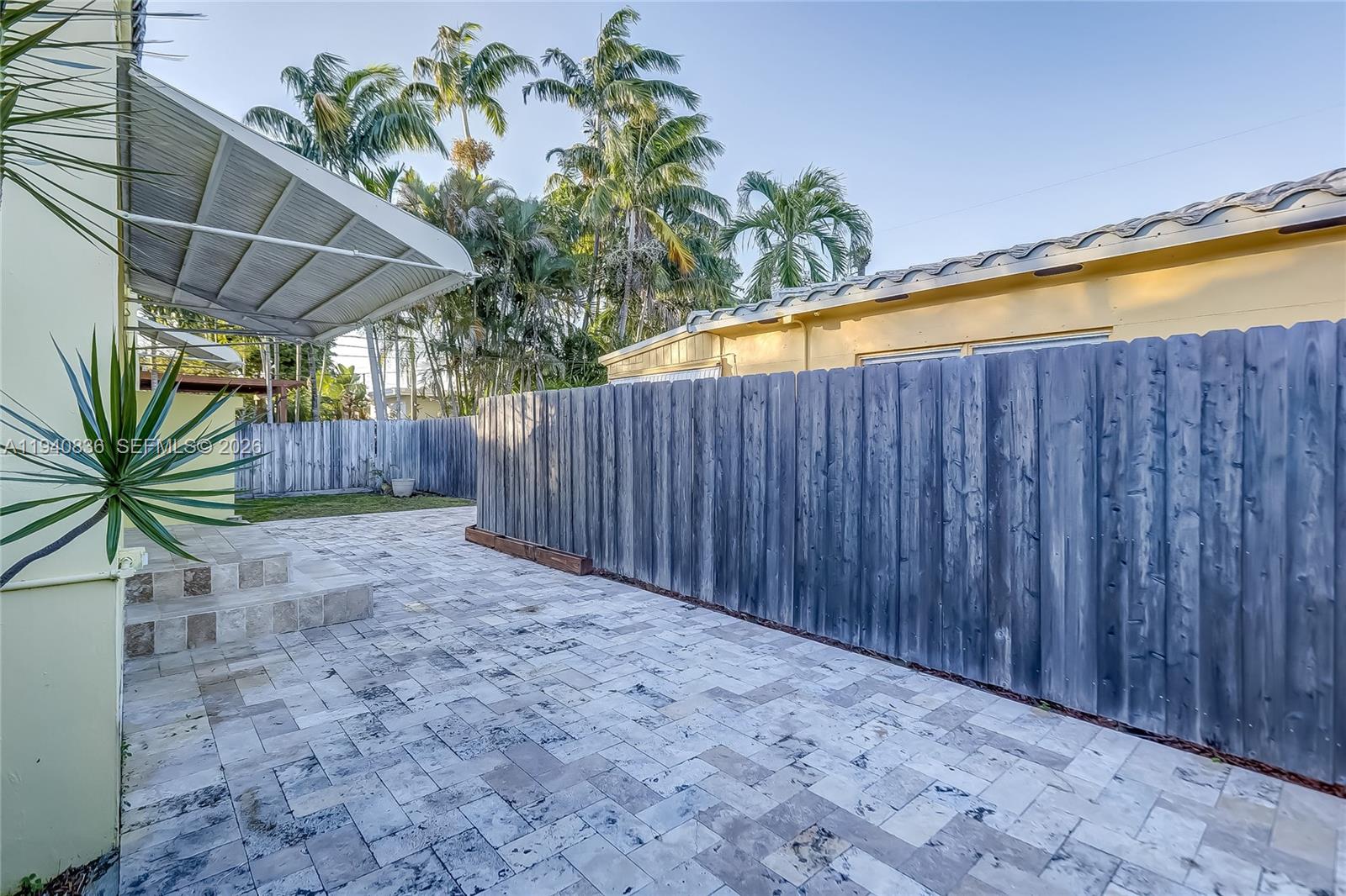 HOLLYWOOD - Residential Lease